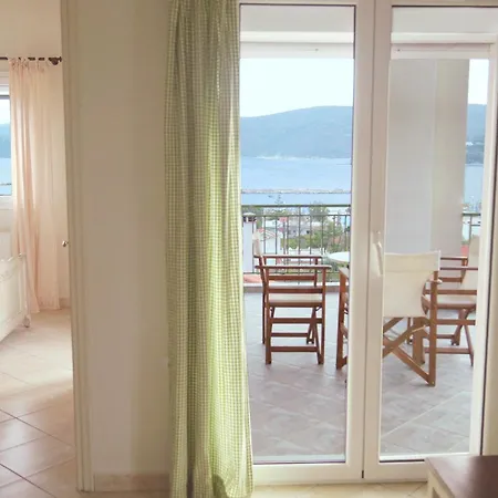 Triantafilia * Άγιοι Απόστολοι