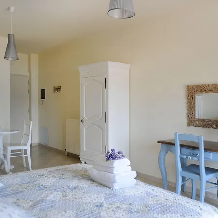 Triantafilia Agioi Apostoloi (Evia)