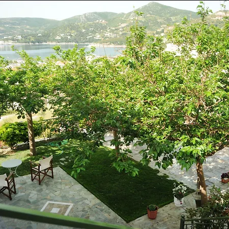 アパート Triantafilia アイイ・アポストロ