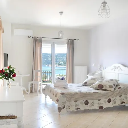 Triantafilia * アイイ・アポストロ