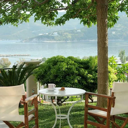 Triantafilia * アイイ・アポストロ