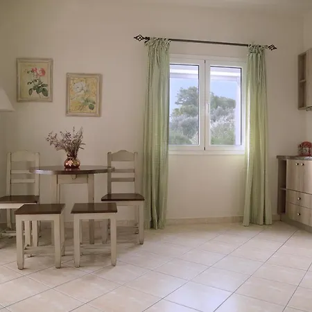 Triantafilia * Άγιοι Απόστολοι